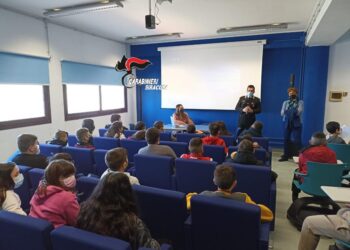 Siracusa. Gli alunni della scuola media “Chindemi” a lezione di legalità con i Carabinieri