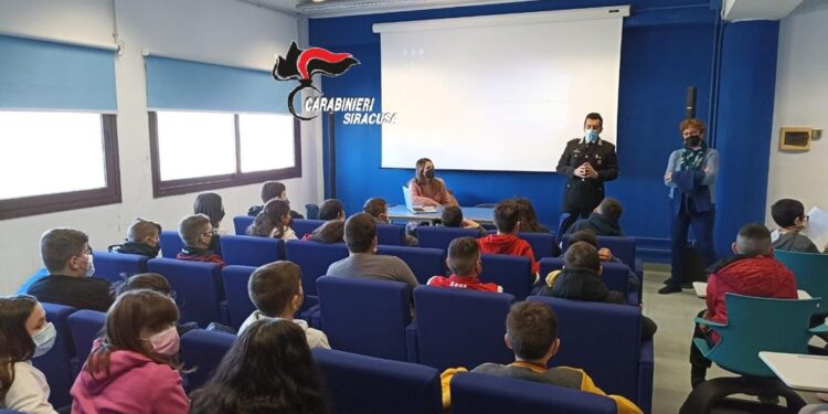 Siracusa. Gli alunni della scuola media “Chindemi” a lezione di legalità con i Carabinieri