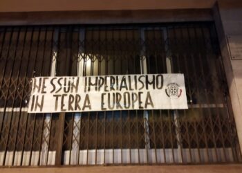 Guerra in Ucraina, striscioni di CasaPound affissi in tutta Italia: “Nessun imperialismo in terra europea, pomeriggio manifesteremo per la nostra Europa”