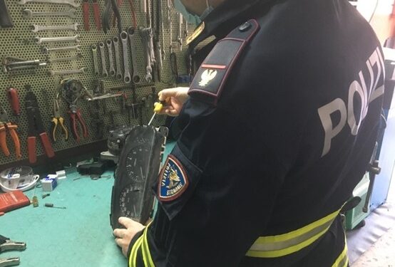 Carlentini, scoperta un’officina abusiva per la riparazione di autovetture