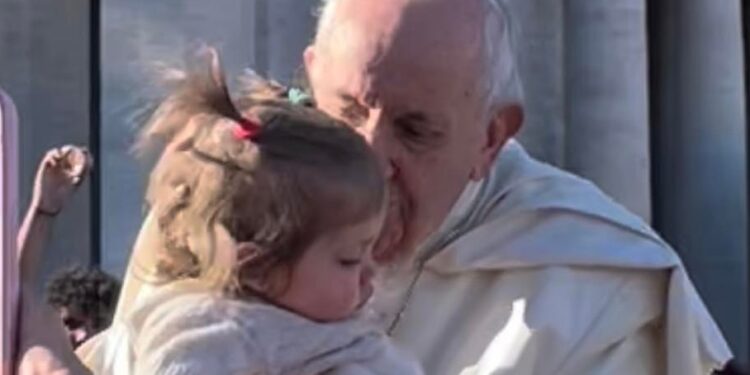 Canicattini Bagni, la piccola Anna Castalia Orefice benedetta da Papa Francesco