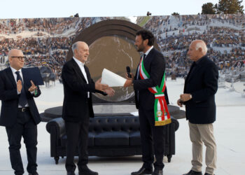 La città di Siracusa ha conferito al regista Antonio Calenda la Cittadinanza Onoraria