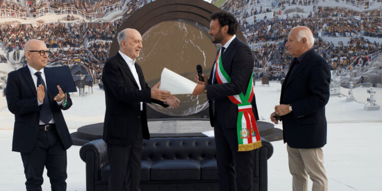 La città di Siracusa ha conferito al regista Antonio Calenda la Cittadinanza Onoraria