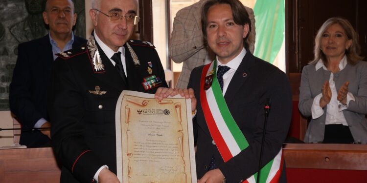 Noto. Conferita la cittadinanza onoraria al Comandante della Legione Carabinieri Sicilia