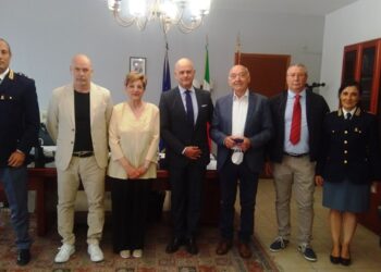 Siracusa. Il Questore consegna delle medaglie di commiato del capo della Polizia a cinque poliziotti in pensione