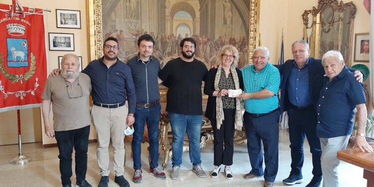 Alla scuola di musica di Canicattini Bagni la donazione di 1500 euro da parte degli emigranti canicattinesi nel Connecticut