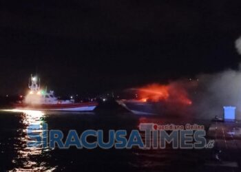 Siracusa. Porto Grande, incendio a bordo di uno yacht