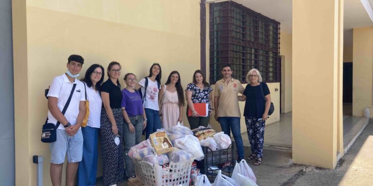 Siracusa. “Gli ultimi aiutano gli ultimi”: detenuti protagonisti della raccolta alimentare per le famiglie ucraine