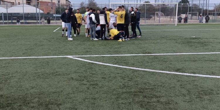 Tragedia sfiorata al “Bianchino” di via Pachino nel derby tra la Rari Nantes e l’Atletico Siracusa