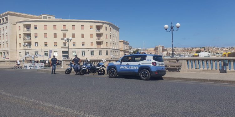 Siracusa, 52enne tenta la fuga: denunciato per resistenza a pubblico ufficiale e possesso di crack