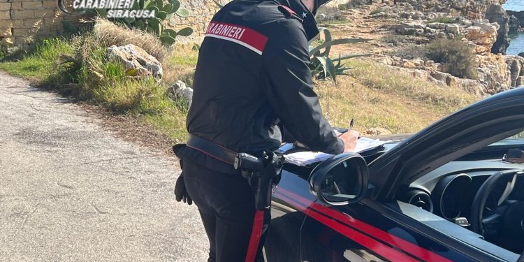 Siracusa, Carabinieri fermano 3 ragazzi: sequesto di autovettura e segnalazione per possesso di droghe